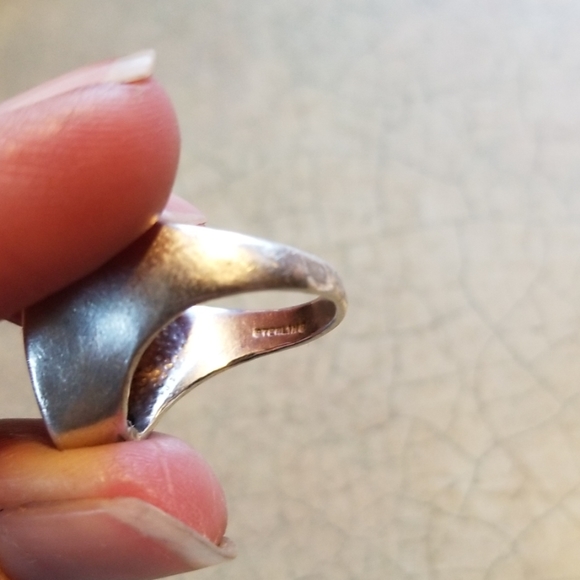 925 CELLINI THICK V SHAPED RING - Picture 3 of 4